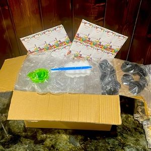 Smoothie Business!  New empty plastic juice bottles with lids.